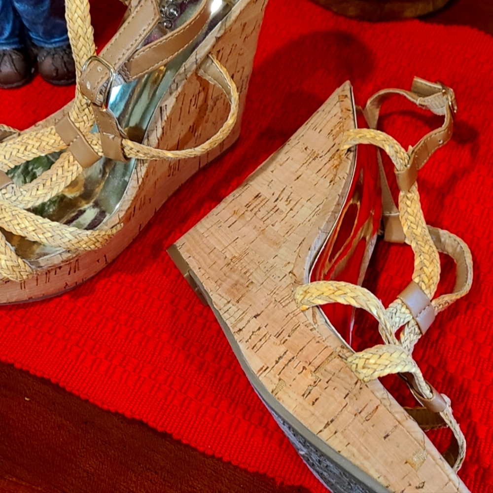 Natural Geneva Platform Wedge